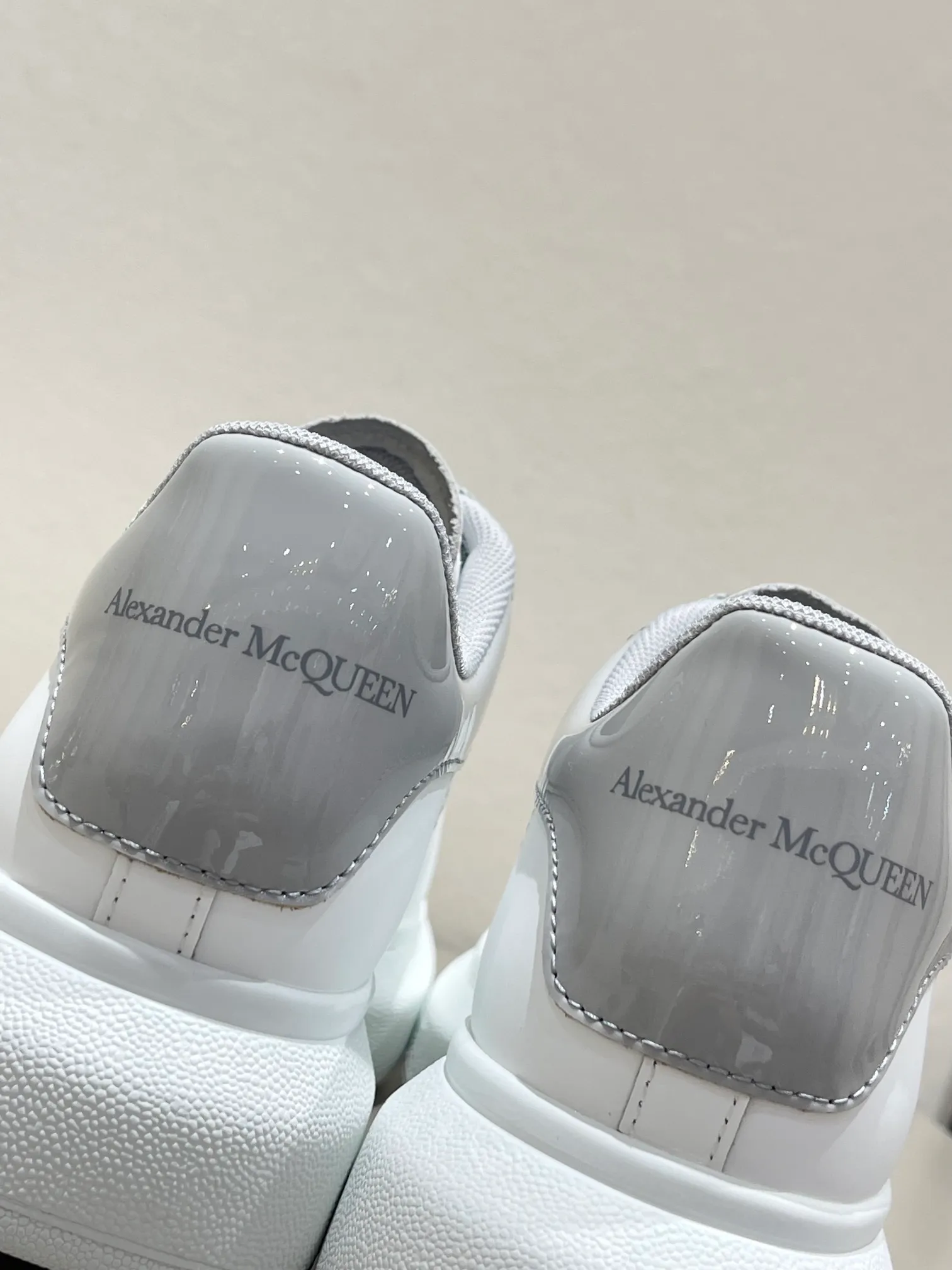 👟👟Ex-factory price p480👟👟 Women's shoes, women's clothing 𝘼𝙡𝙚𝙭𝙖𝙣𝙙𝙚𝙧 𝙈𝙘𝙌𝙪𝙚𝙚𝙣 (high-end quality colors are coming soon) ) 💛💚McQueen couple thick-soled series white shoes 🔸Upper: top-layer waxed silk cowhide (EU 3A standard) 🔸Inner: water-dyed sheepskin 🔸Outsole: T👟👟Ex-factory price pU vacuum original matte bottom Absolutely high version High cost performance Welcome to compare ✔ ❥Female size 35---40 ❥Male size 39---44 "Special size 34.45 can be customized without return or exchange"